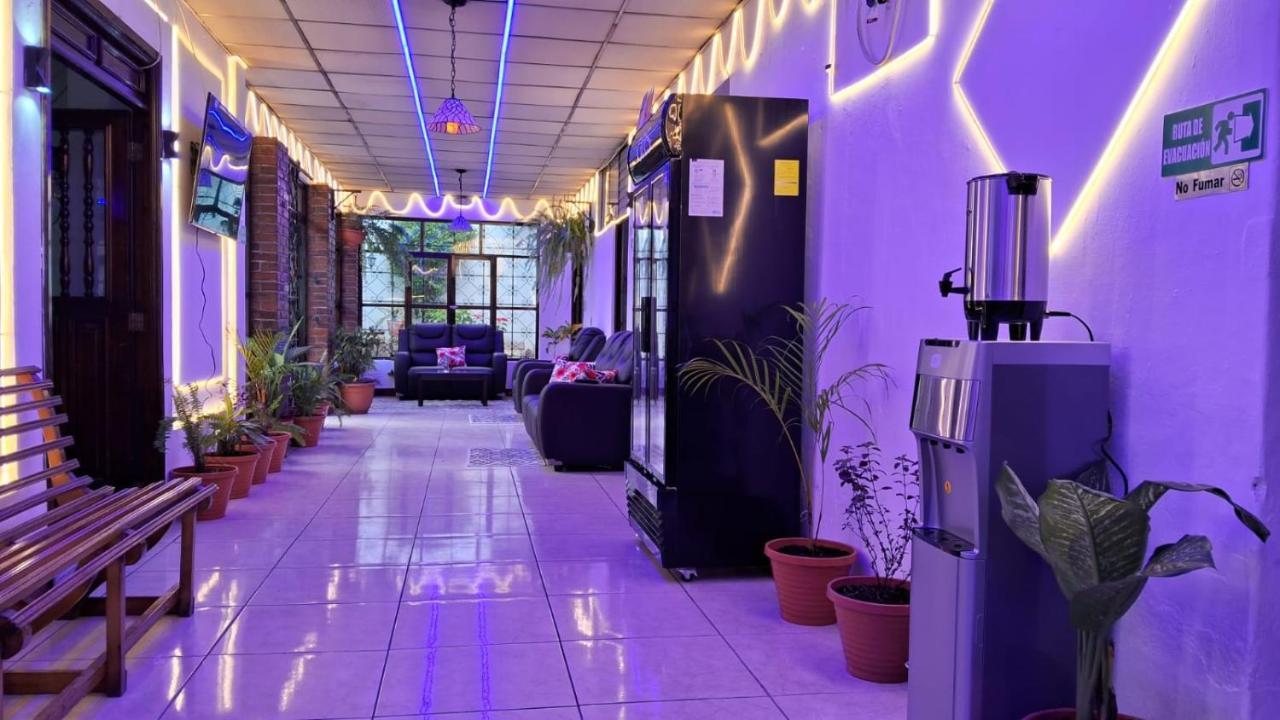Hotel Kamelot Parque Central Quetzaltenango Luaran gambar