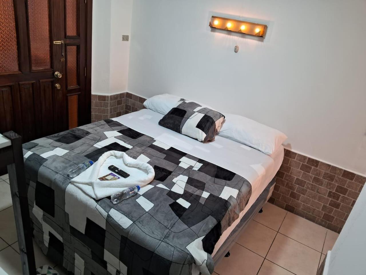 Hotel Kamelot Parque Central Quetzaltenango Luaran gambar