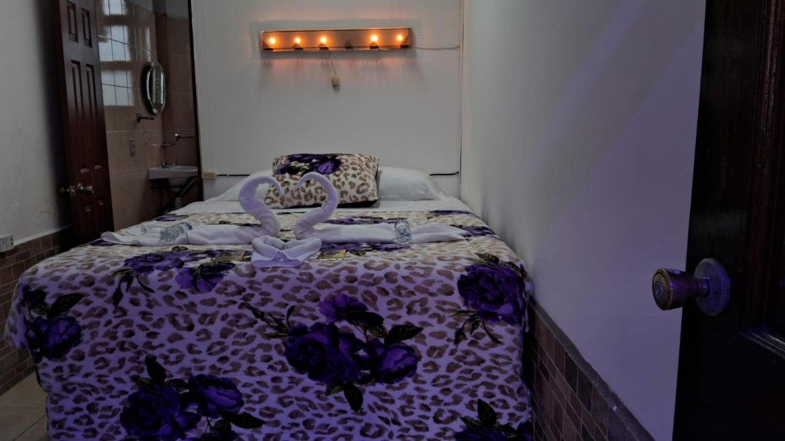 Hotel Kamelot Parque Central Quetzaltenango Luaran gambar